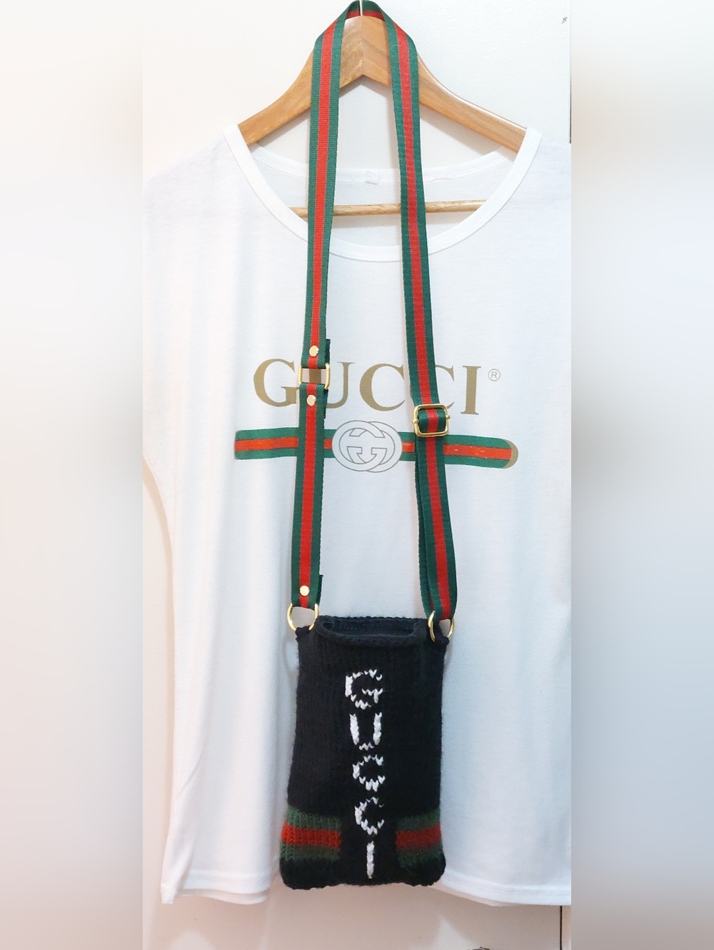 Gucci Black Knit Cellphone Case Front Vertical Logo Green-Red Striped Strap - Picture 2 of 10